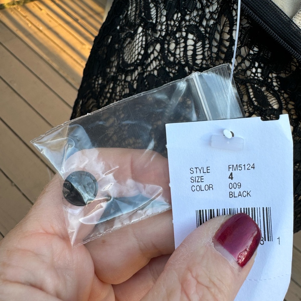 Bloomingdale’s Black Halter Dress size 4 Perfect for the holidays - Picture 7 of 7